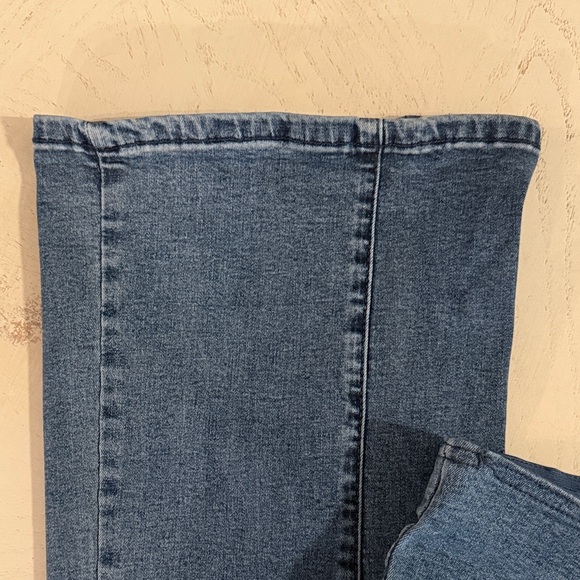 We The Free High Rise Pull On Elastic Band Denim Flare Jeans 31 $78 - Picture 4 of 12